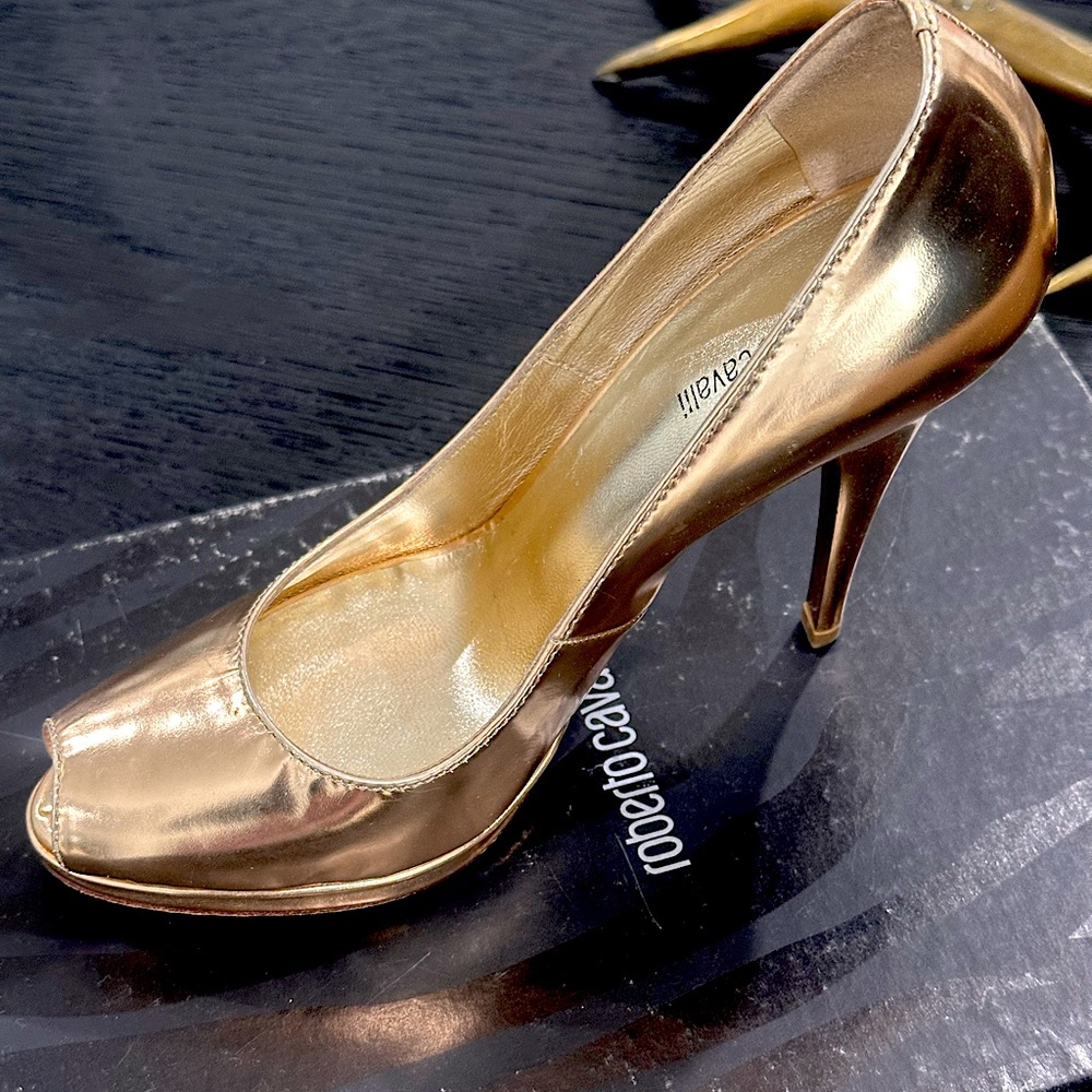 Brand new Roberto Cavalli gold shoes